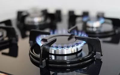Reparación de tuberías de gas para mejorar la presión en la cocina